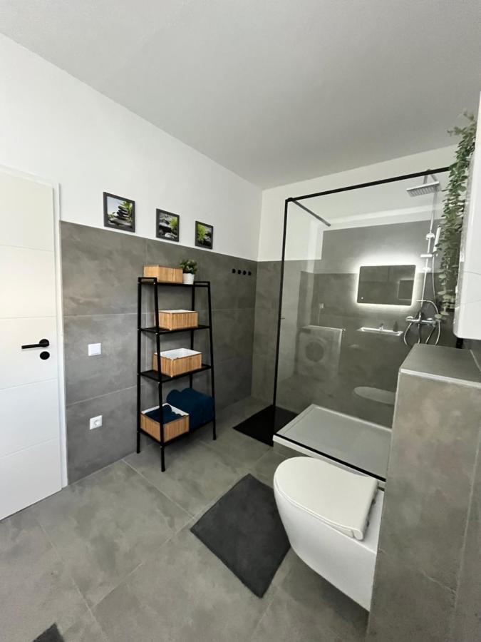 Appartment Florida Naehe Duesseldorf, Messe, Hbf, City, Wifi, Helios Hospital Krefeld Exteriör bild